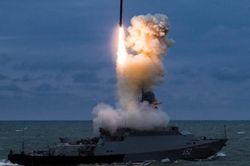 Ukraine b&oacute;c trần sự thật bất ngờ b&ecirc;n trong t&ecirc;n lửa Kalibr của Nga