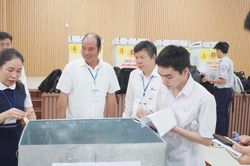 Huế bố trí điểm giữ điện thoại cho thí sinh, 100% học sinh lớp 12 dự thi môn Ngữ văn