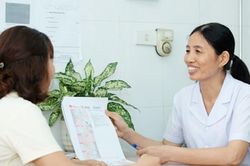 Tầm soát ung thư cổ tử cung tại tuyến y tế cơ sở: Lợi ích cho phụ nữ và hệ thống y tế