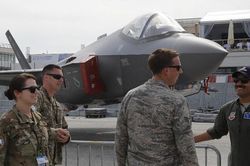 Mỹ âm thầm chuẩn bị 11 tiêm kích tàng hình F-35 cho khách hàng VIP