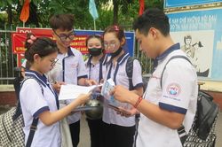 Thi tốt nghiệp THPT 2026: Đề Văn đổi mới, đề Toán không gây bất ngờ