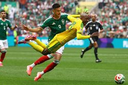 Mẫu giày hồng tạo cơn sốt tại World Cup 2026