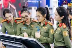 Hàng chục nghìn người hào hứng trải nghiệm 'Bức tường An ninh mạng' tại TP.HCM