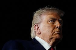 Giải mã việc ông Trump thường 'nói trước, bước không qua'