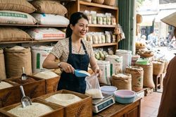 Giá lúa gạo hôm nay 12.6: Gạo nguyên liệu giảm nhẹ, thị trường vẫn trầm lắng