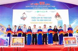 Khai mạc triển lãm và trao giải cuộc thi ảnh báo chí khoảnh khắc Đồng Nai