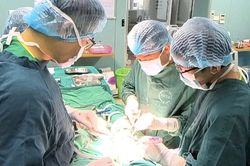 Tưởng đau chân do đá bóng, bé trai 11 tuổi đối mặt nguy cơ mất chân vì viêm xương tủy