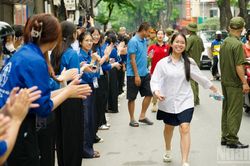 [Ảnh] Kỳ thi tốt nghiệp trung học phổ thông năm 2026: Nhiều cung bậc cảm xúc trong 2 ngày thi quan trọng