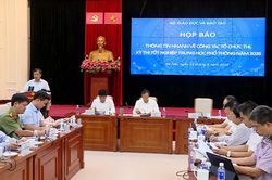 [Video] Họp báo kỳ thi tốt nghiệp: 'Nóng' đề Ngữ văn