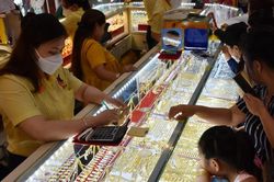 Giá vàng hôm nay, 12-6: Bất ngờ đảo chiều tăng vọt