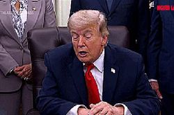 Ông Donald Trump lại hủy tấn công Iran, tuyên bố thỏa thuận sắp ký kết