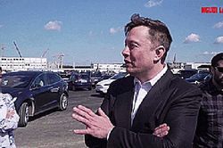 SpaceX gọi vốn lịch sử, tỉ phú Elon Musk chạm mốc tài sản chưa từng có