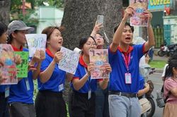 Những hình ảnh đẹp của sinh viên tình nguyện trong kỳ thi tốt nghiệp THPT 2026