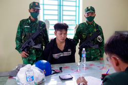 Khởi tố vụ án vận chuyển ma túy qua biên giới