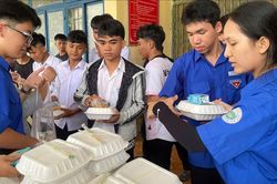 Hết lòng vì sĩ tử