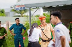 CSGT Lâm Đồng kịp thời hỗ trợ 2 thí sinh đến điểm thi đúng giờ