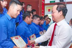 Tuyên dương gương thanh niên tiên tiến làm theo lời Bác