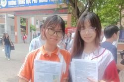 Thí sinh thi môn tự chọn, GDKTPL, tiếng Anh và Lý... chia sẻ khó đạt điểm cao