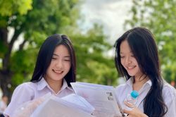 Thí sinh bước vào buổi thi các môn tự chọn của Kỳ thi tốt nghiệp THPT 2026