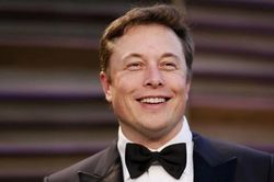 Elon Musk trở thành tỷ phú nghìn tỷ USD đầu tiên trên thế giới