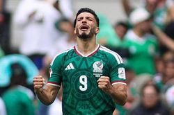 Lý do gì khiến Raul Jimenez bật khóc khi ghi bàn ở trận mở màn World Cup?