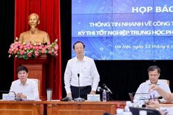 Họp báo kỳ thi tốt nghiệp THPT 2026: Đề Ngữ văn gây nhiều tranh cãi, Bộ GD&ĐT nói gì?