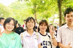 Thí sinh phấn khởi kết thúc ngày cuối Kỳ thi tốt nghiệp THPT 2026