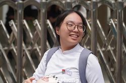 Nữ sinh Đà Nẵng coi áo dài là người bạn tinh thần trong suốt kỳ thi