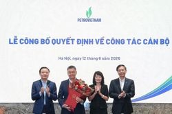 Petrovietnam công bố và trao quyết định Phó Bí thư Đảng ủy và Phó Tổng Giám đốc Tập đoàn