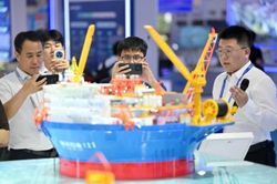 Trung Quốc hưởng lợi gì từ cuộc đua khai thác dầu khí ngoài khơi?