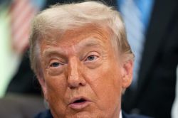 Ông Trump hủy kế hoạch đánh bom Iran vào phút chót