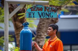 Tiếng kẻng đặc biệt và hành trình đến kỳ thi tốt nghiệp THPT của nam sinh Hrê