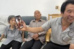 Hai anh em khiếm thính thất lạc 35 năm, nhận ra nhau nhờ vết sẹo và bức ảnh cũ