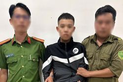 Bắt thanh niên dùng xăng, kiếm tấn công cha ruột và công an
