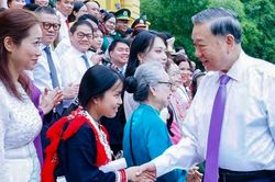 Con người, văn h&oacute;a v&agrave; niềm tin lu&ocirc;n l&agrave; trung t&acirc;m của mọi ch&iacute;nh s&aacute;ch ph&aacute;t triển