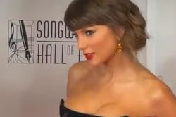 Ca sĩ Taylor Swift diện váy xẻ cao gợi cảm, lập kỷ lục ở tuổi 37