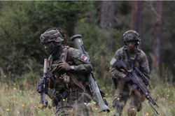 NATO lên tiếng khi Mỹ dự định giảm bớt khí tài ở châu Âu