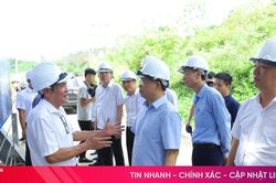 L&atilde;nh đạo tỉnh kiểm tra c&aacute;c dự &aacute;n năng lượng tại Vũ Quang