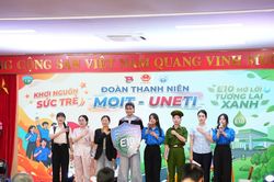 Trao giải cho 5 đội tham gia vòng thi trực tiếp 'Tìm hiểu lợi ích của xăng E10'
