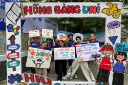 Những lời cổ vũ sĩ tử ấn tượng của sinh viên tình nguyện