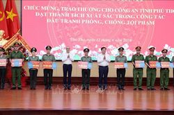 Khen thưởng lực lượng Công an đấu tranh hiệu quả với tội phạm công nghệ cao