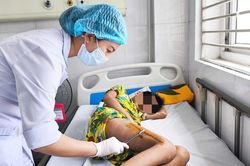 Tưởng đau cơ do vận động, bé trai rơi vào sốc nhiễm khuẩn do tụ cầu vàng