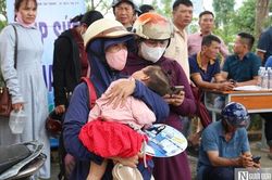 Lời nhắn gửi sau cánh cổng trường thi: Kết quả thế nào cũng được, miễn con nỗ lực hết mình