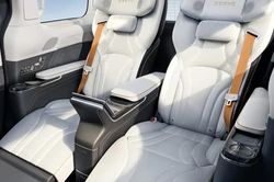 Xe MPV 4 chỗ siêu sang, công suất 789 mã lực, giá gần 3,9 tỷ đồng, cạnh tranh với Lexus LM