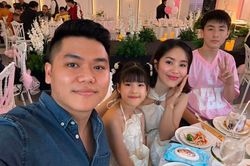 Lê Phương hạnh phúc cùng chồng mừng thôi nôi cháu gái