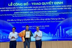 Cần Thơ: Trao quyết định cho hai nhà đầu tư khu công nghiệp quy mô hơn 400 ha