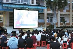Phim lịch sử về với cơ sở