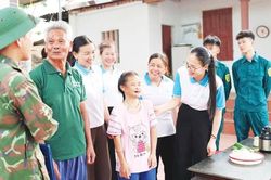 Phụ nữ Nhã Nam hỗ trợ gia đình chính sách, hoàn cảnh khó khăn