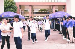 Đồng Tháp: Thí sinh phấn khởi hoàn thành Kỳ thi tốt nghiệp THPT năm 2026