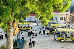 Trường Phổ thông Dân tộc Nội trú THPT số 1 tỉnh Gia Lai đưa đón thí sinh đến điểm thi